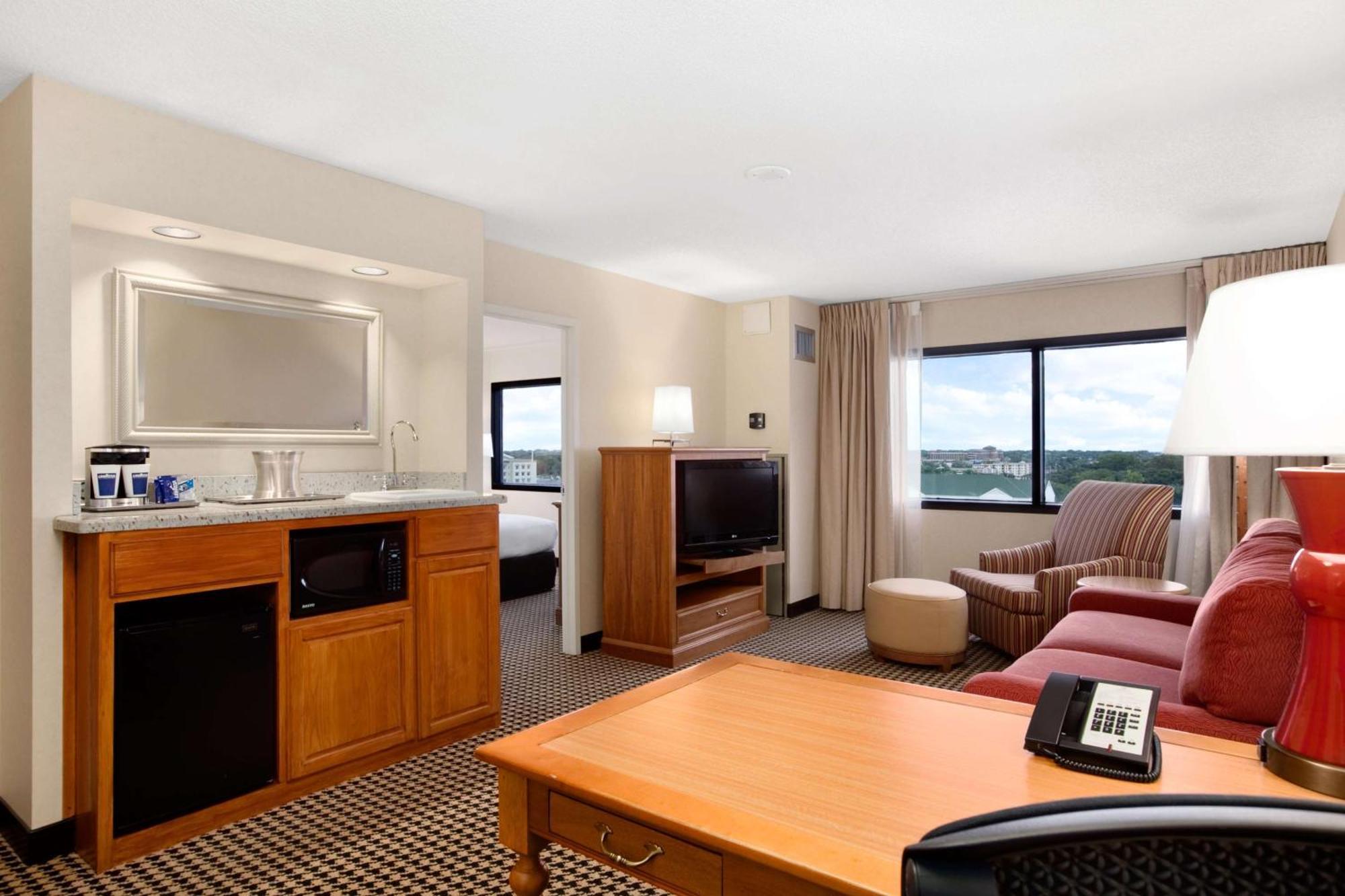 Hilton Suites Chicago/Oakbrook Terrace Ngoại thất bức ảnh